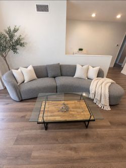 Modern Curved Sectional Free Delivery if local $425