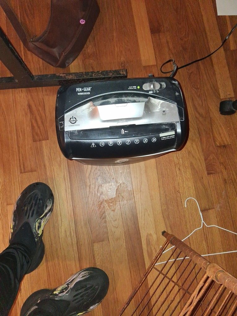 Pen gear shredder