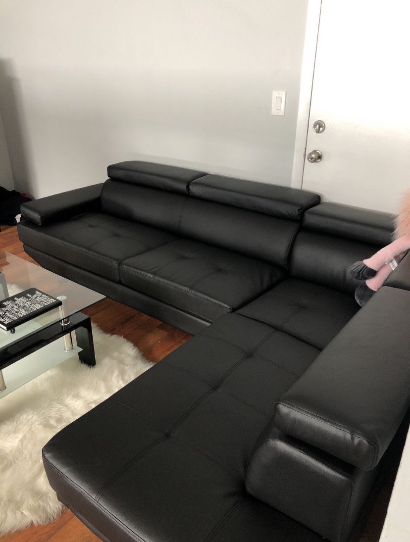 Poundex Couch Great Condition Great Deal