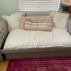 Day Bed 