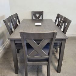 Table & 6 Chairs (Excellent Condition)