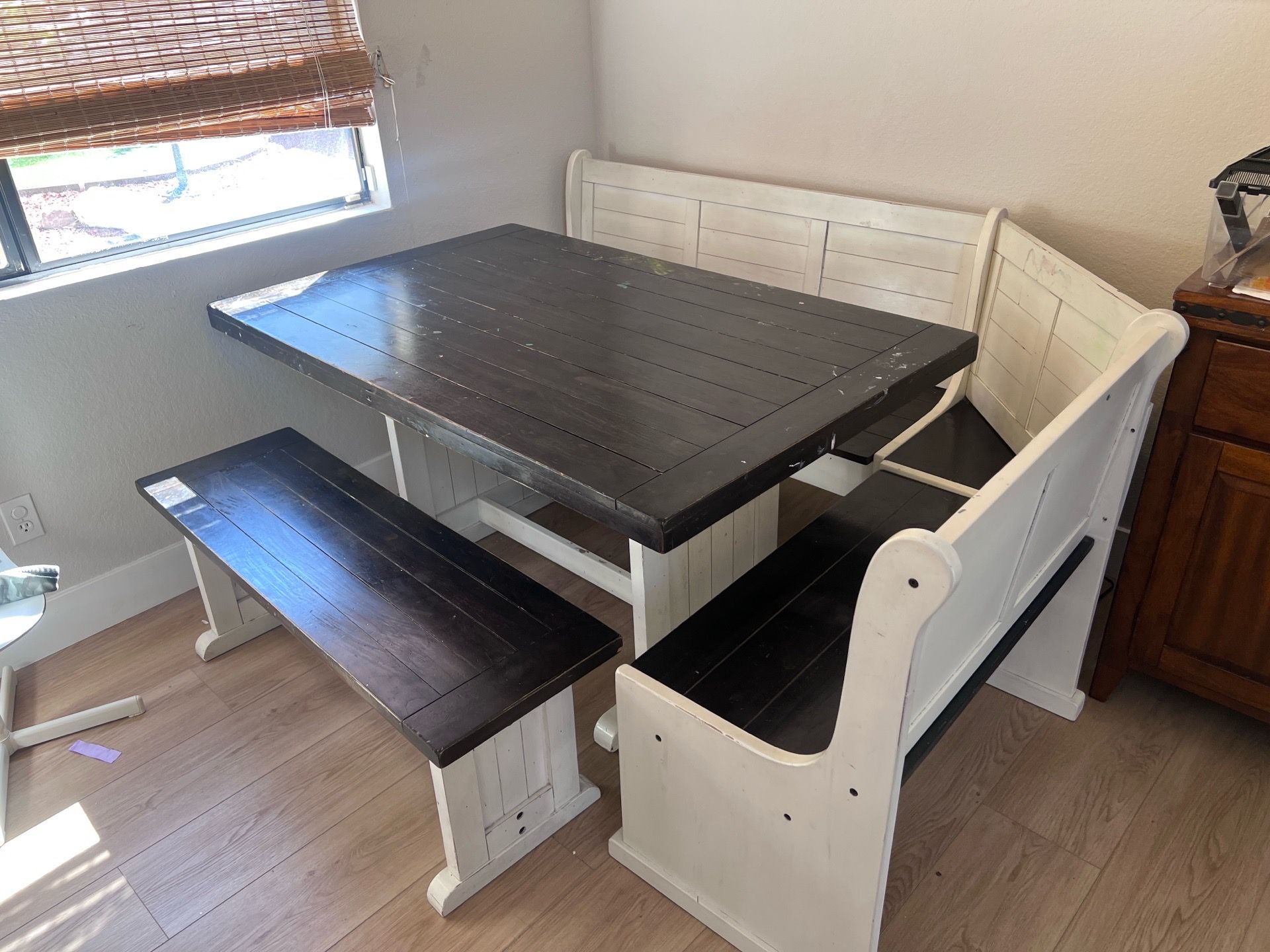 Corner table/hutch