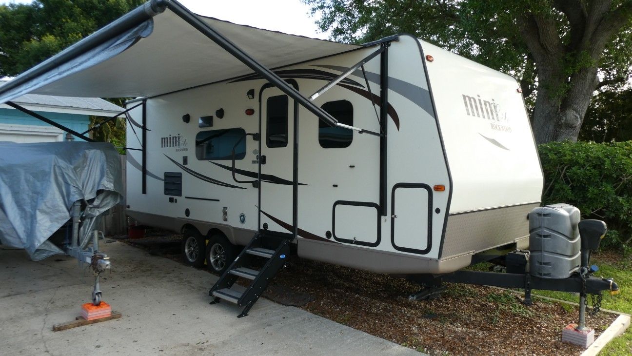2017 Rockwood 2504s
