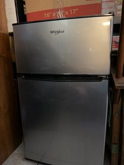 Small Whirlpool freezer: used but super clean, working well