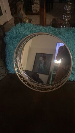 round mirror with gold frame