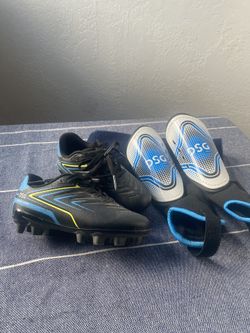 Like new Toddler soccer Cleats
