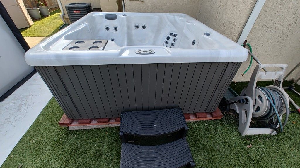 Hot Tub, Whirlpool Legacy 730L, from Master Spa (2021)