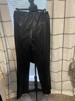 Women medium 7/9 no boundaries pants