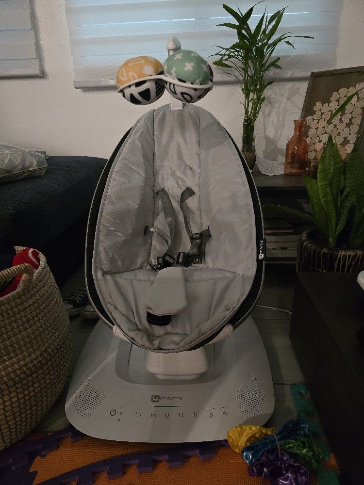 4moms MamaRoo Multi-Motion Baby Swing
