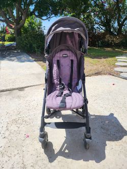 🌸Chicco Lightweight Stroller – Fold & Go Convenience