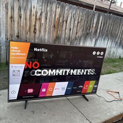 LG flat screen smart tv 65” works good