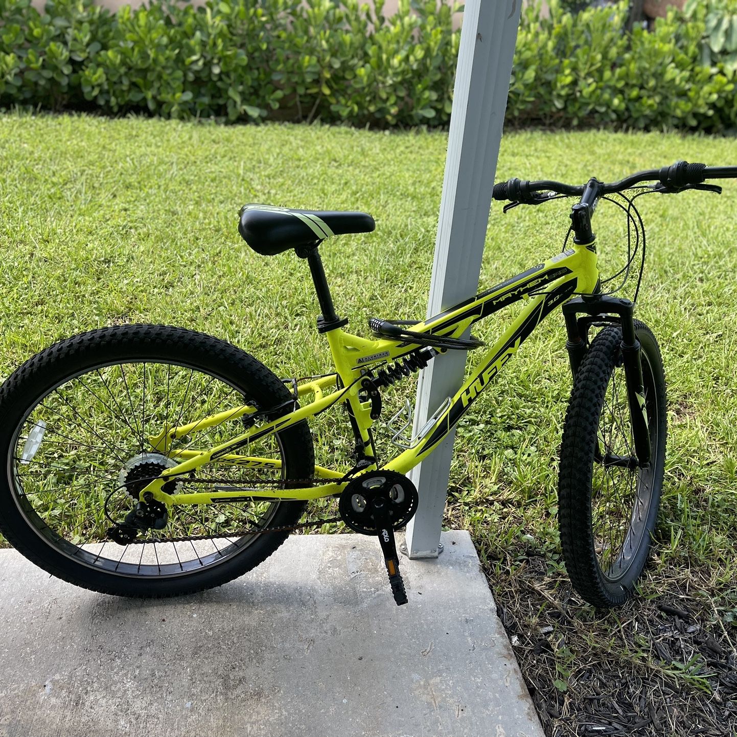 Huffy mayhem 27.5 mountain bike hotsell