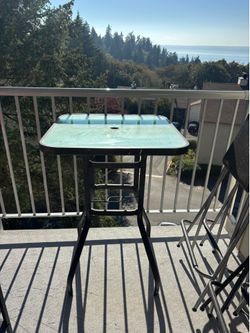 Pub Style Table and 4 folding stools
