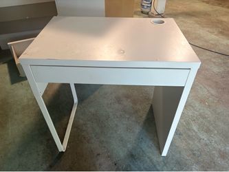 Small desk- free