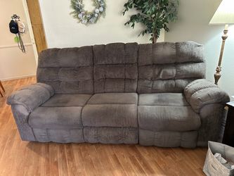 Recliner sofas