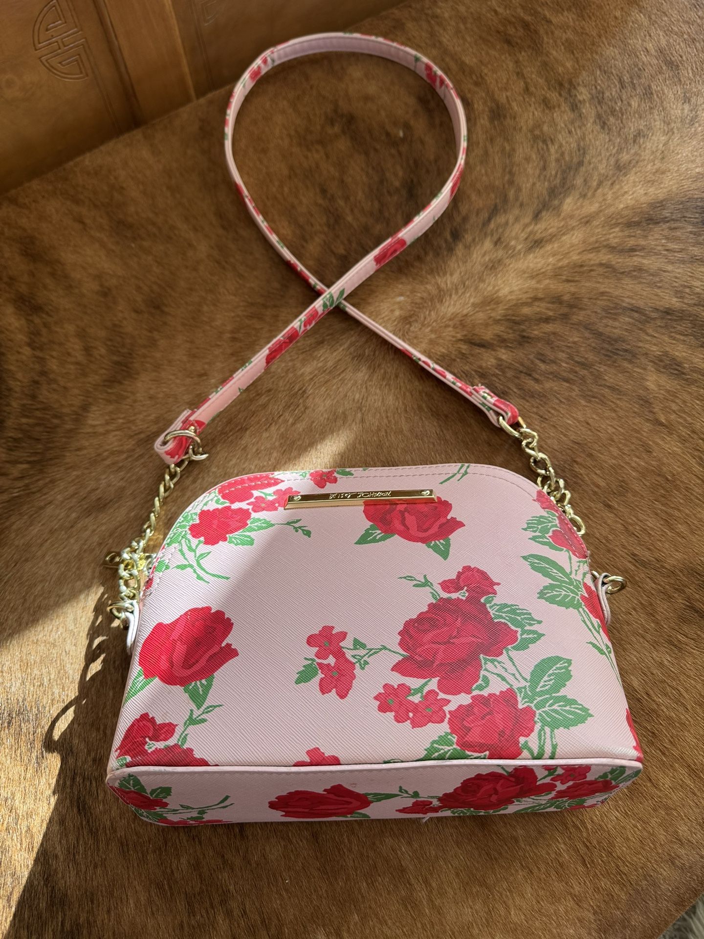 Betsey Johnson Floral Dome Crossbody Purse 🎀 Pink w/ Red Roses