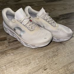 On Cloudmonster 2   Size 10 Women 
