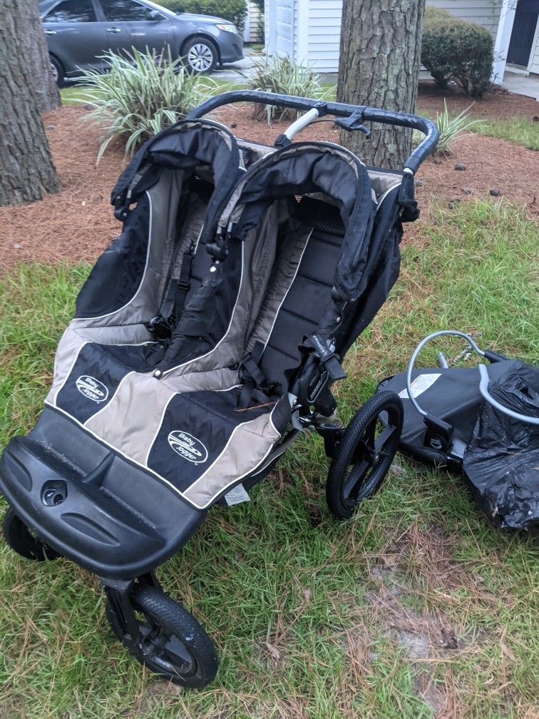Deluxe Summit Pro Jogger Twin Stroller, Very Easy To Push While Walking Or Running . Excellent Condition