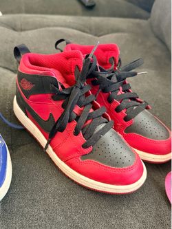 Little kid Jordan’s shoes size 13.5