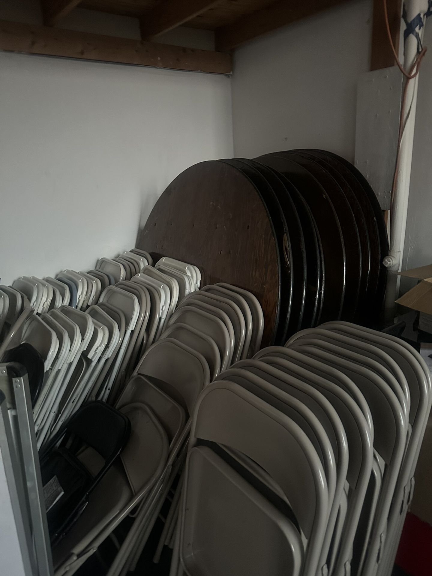 10 Wooden Tables 60 Metal Chairs