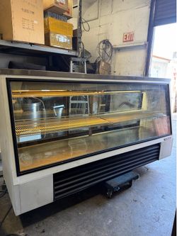 True Mfg TSID-96 commercial 96” refrigerated deli case
