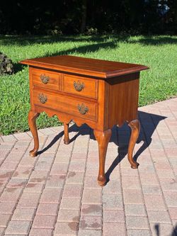 Vintage thomasville low boy Queen Anne chest / hallway storage chest