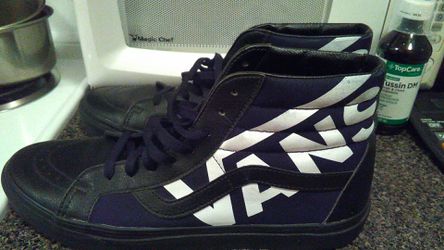 Like new vans leather hi top sneakers excellent condition size 11/1/2