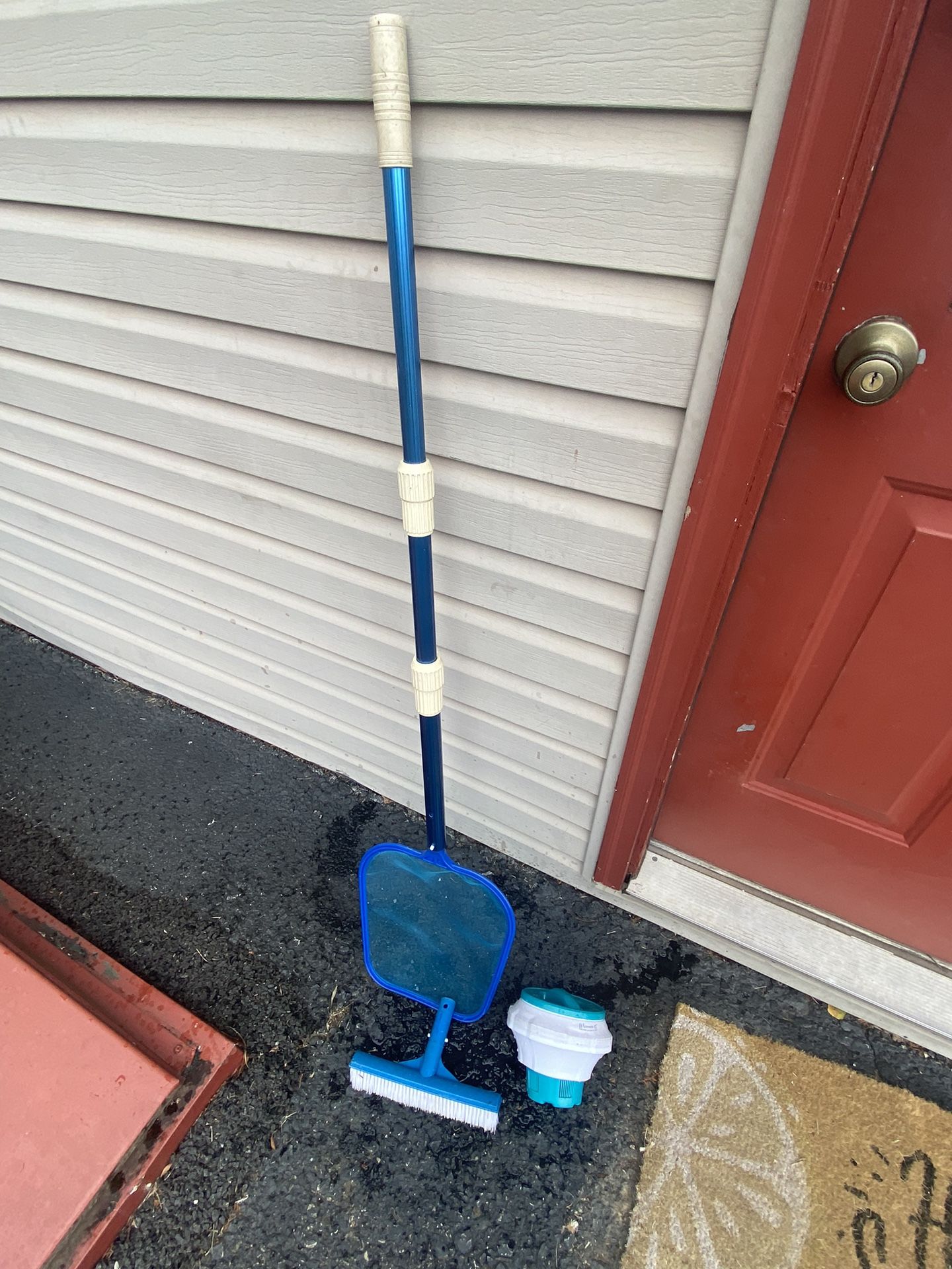 Pool Skimmer And Brush And Chlorine Floater