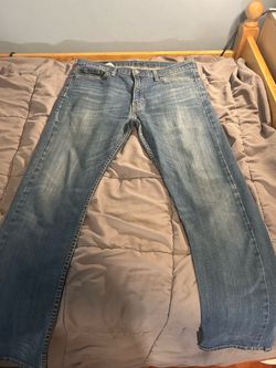 Levi Strauss & Co 513 Men’s denim blue jeans size 34 W x 32 L - HAS TEAR!