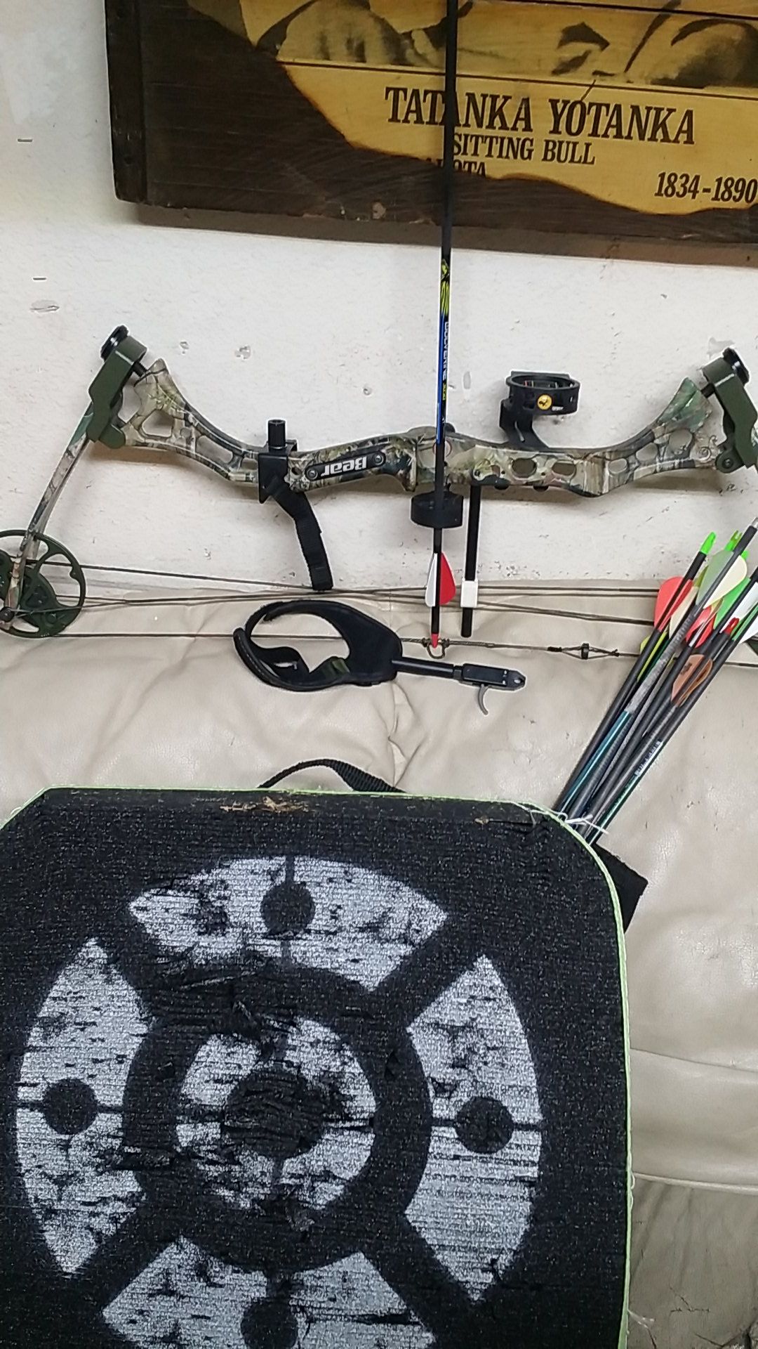 Compound bow Bear Apprentice 2 & extras