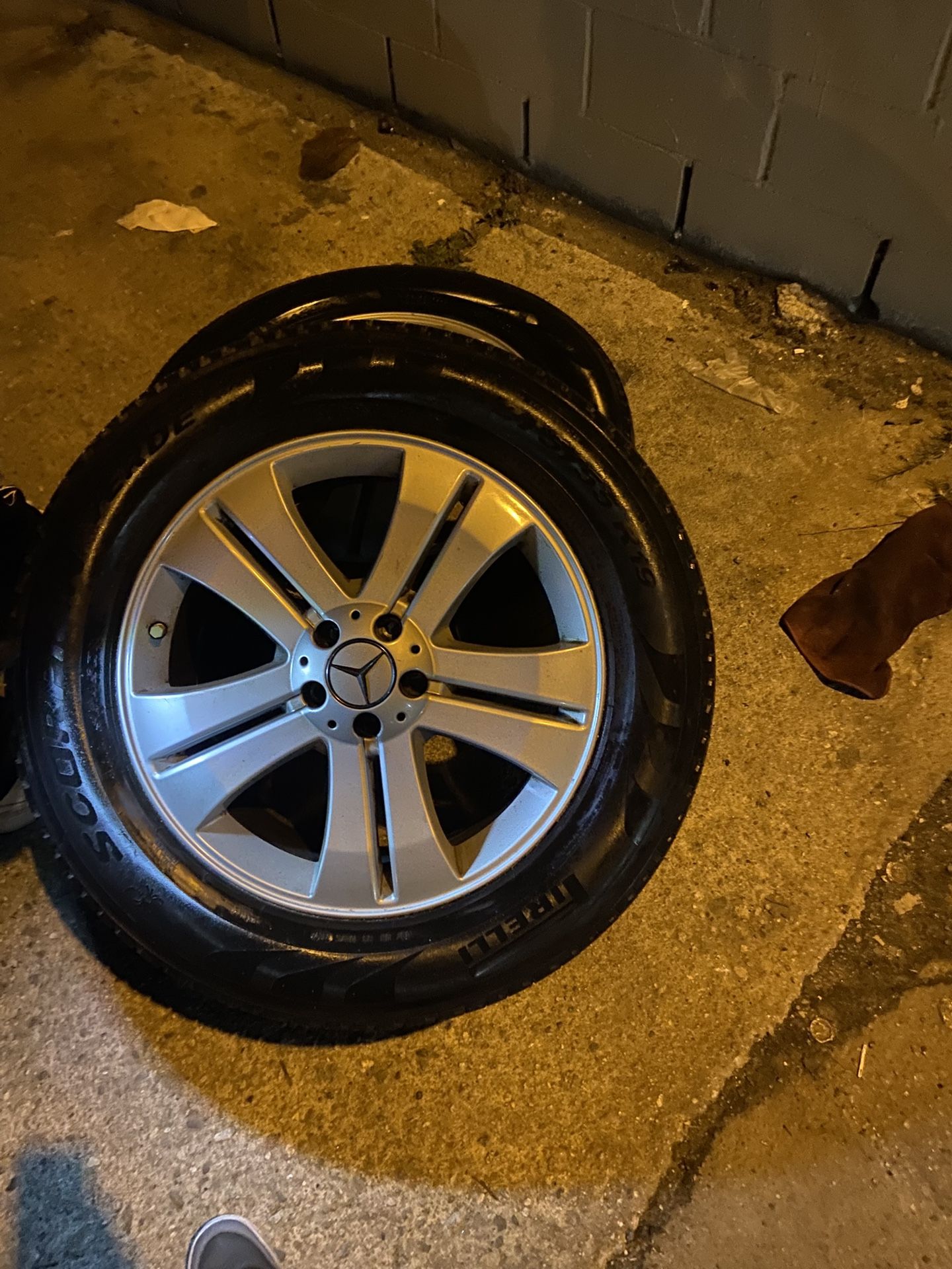 Mercedes Rims 275/55/R19 for Sale in Los Angeles, CA - OfferUp