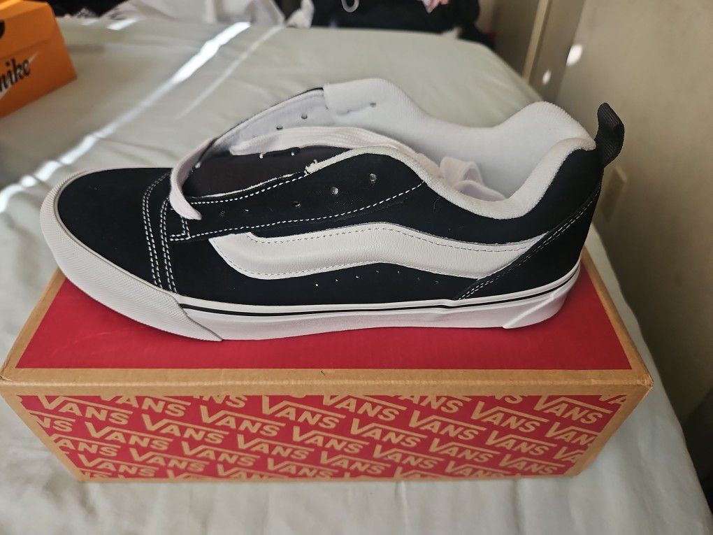 Men Vans Knu Skool- Size 11.5M- 13W