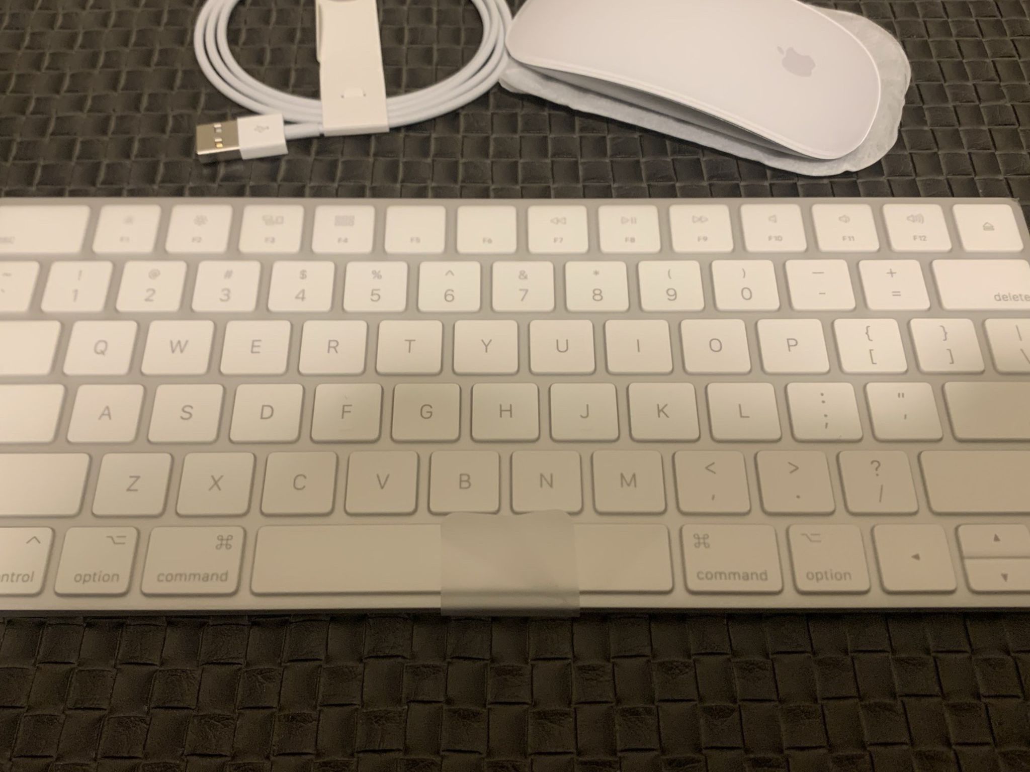 Apple Version 2 Wireless keyboard & Mouse