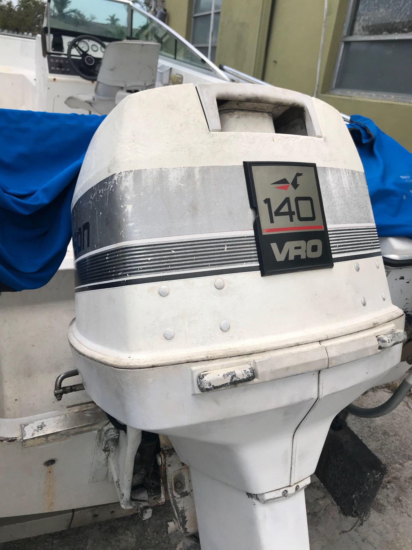 Johnson / Evinrude 140 HP VRO Outboard Boat Motor 20” Shaft 375