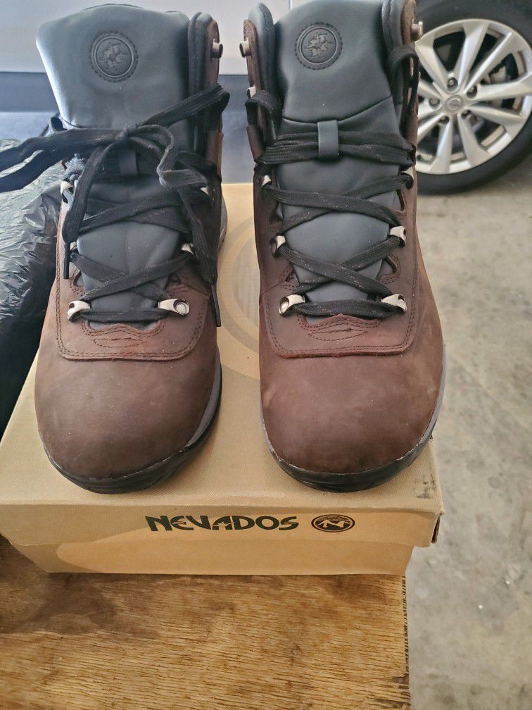 New Still In Box 📦 Nevados Hiking Boots 👢 Waterproof Brown Size 101/2