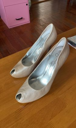 Jessica Simpson peep toe heel