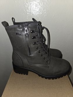Women's boots, "military style" Size 7