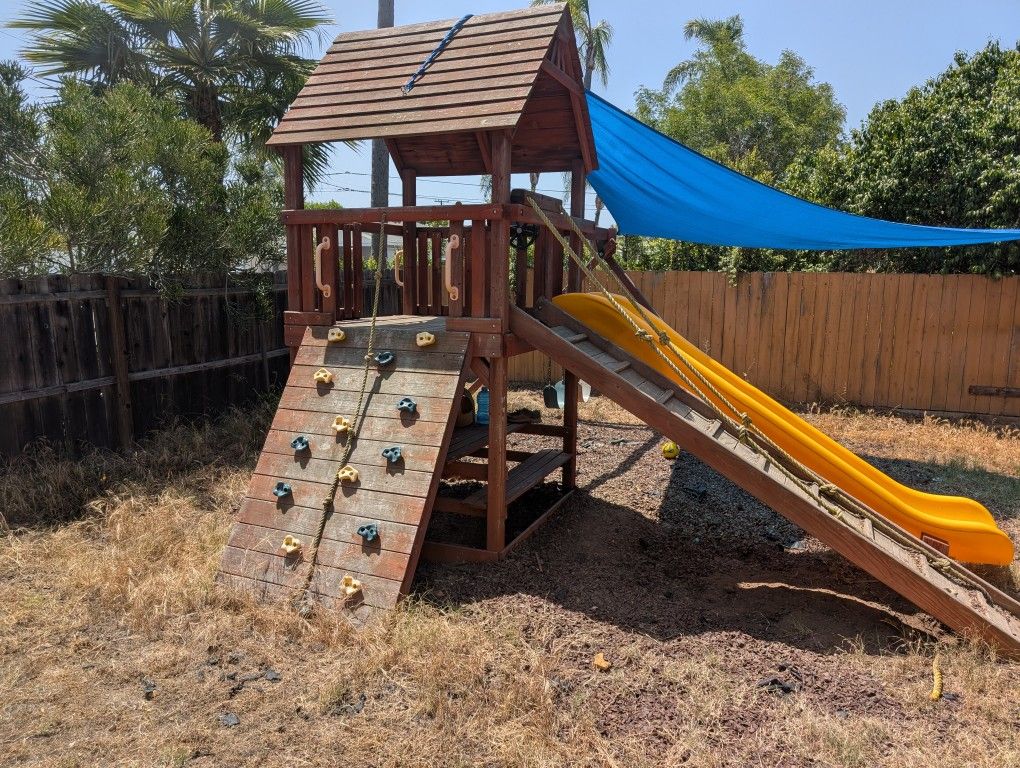 Backyard Playset - Quality Lumber 21x20 Foot Floor Plan