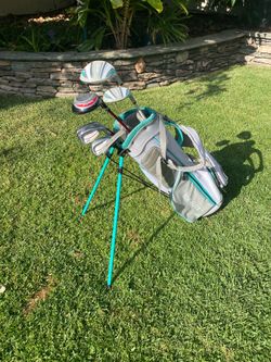 Gd. Cond. Juniors Complete 8 Golf Club Golf Set. W/ Bag