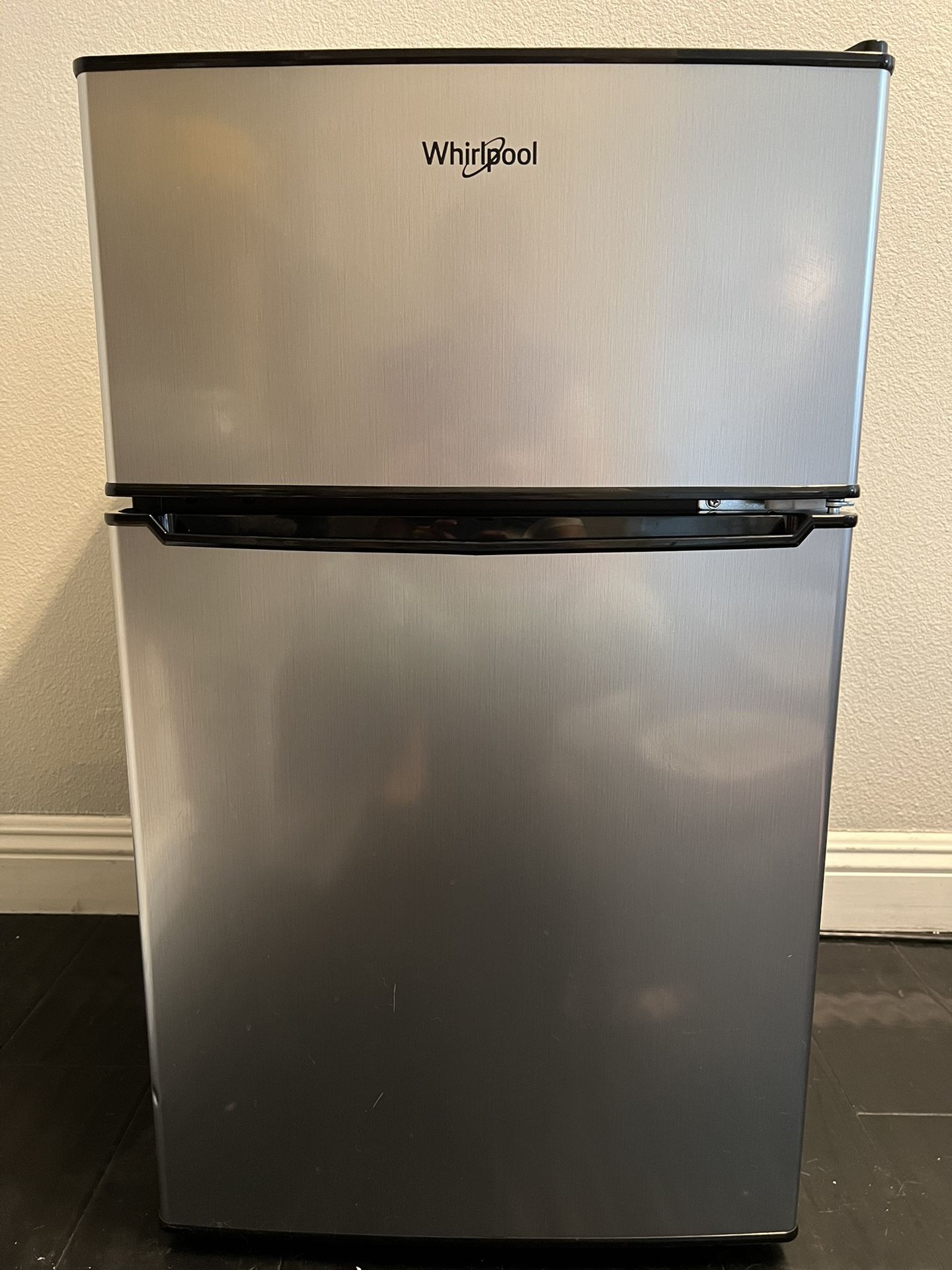 Mini Refrigerator Whirlpool 3.1cu ft Stainless Steel