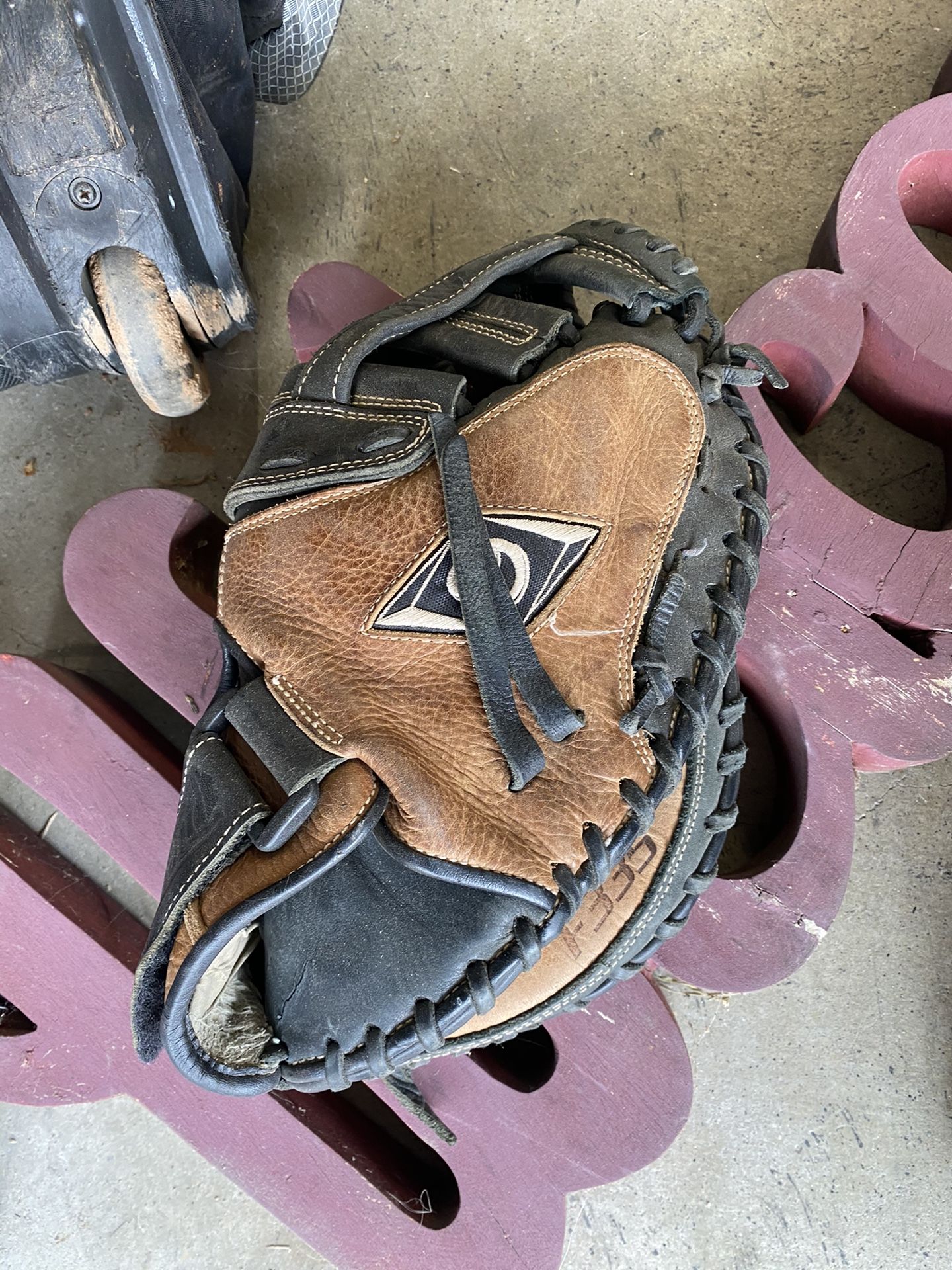 33” Diamond Softball catchers glove