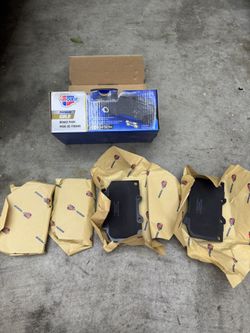 Toyota Sequoia Front Brake Pads (2001-2007)
