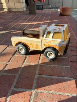 Vintage 1970’s metal tonka truck