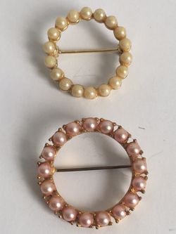 Vintage To Now lots Of 2 Brooches 😍😍