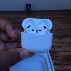 AirPods 4 (Noise Cancellation) 