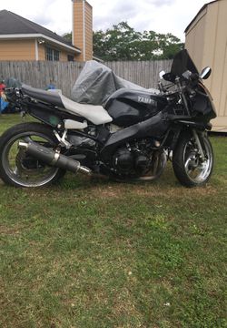 2000 Yamaha yzf600 thunder cat bike has recently been in shop diagnost with low compression from stuck rings, do to sitting over winter weather / bla