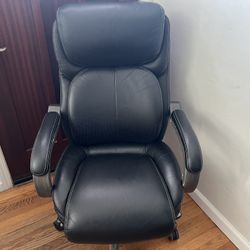 La-Z-Boy Delano Big & Tall Executive Office Chair — Black Leather