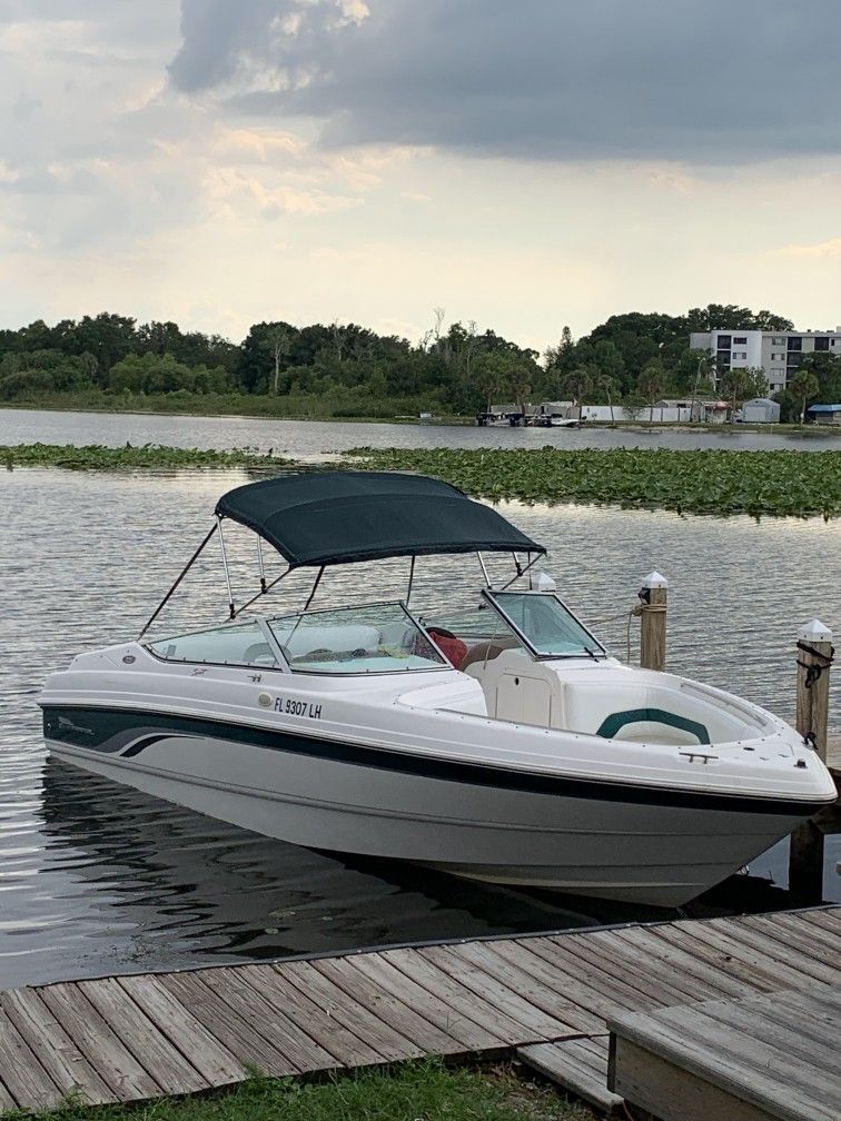 2000 Chaparral Boat 240 SSI Model