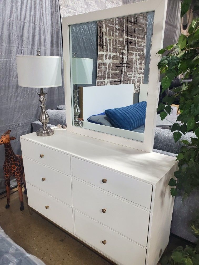 White And Gold 6 Drawer Dresse And Mirror 