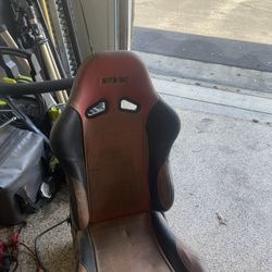Adjustable reclining bucket race seat
